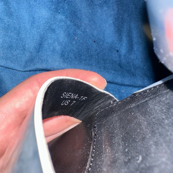 Fashion Nova platform sandals - Picture 3 of 3